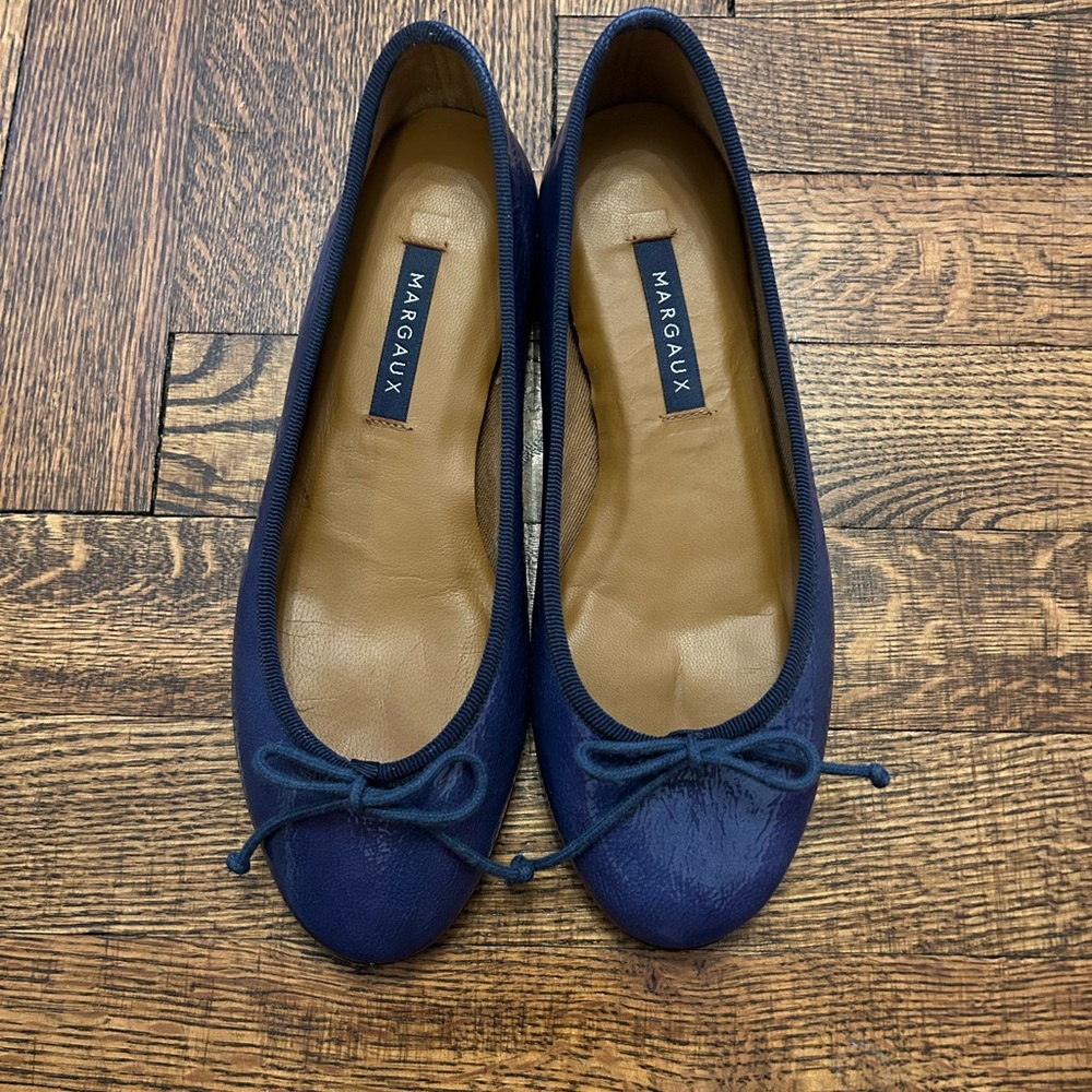 Margaux flats in a crinkled patent leather. Sample color never in production!